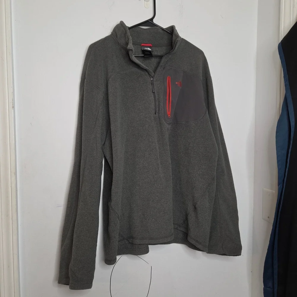 The North‎ Face Mens XL Gray Quarter Zip Fleece Pullover Red Chest Pocket Logo